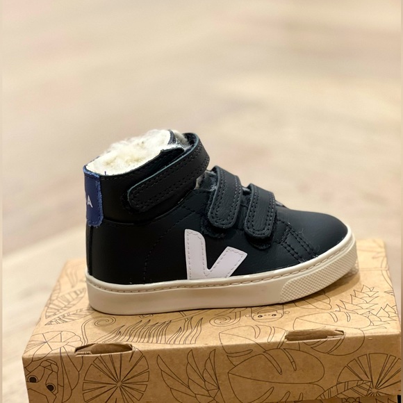 Selling winter fur-Lined Leather Sneakers. High Top, Thick sole, Soft inside - Picture 1 of 3